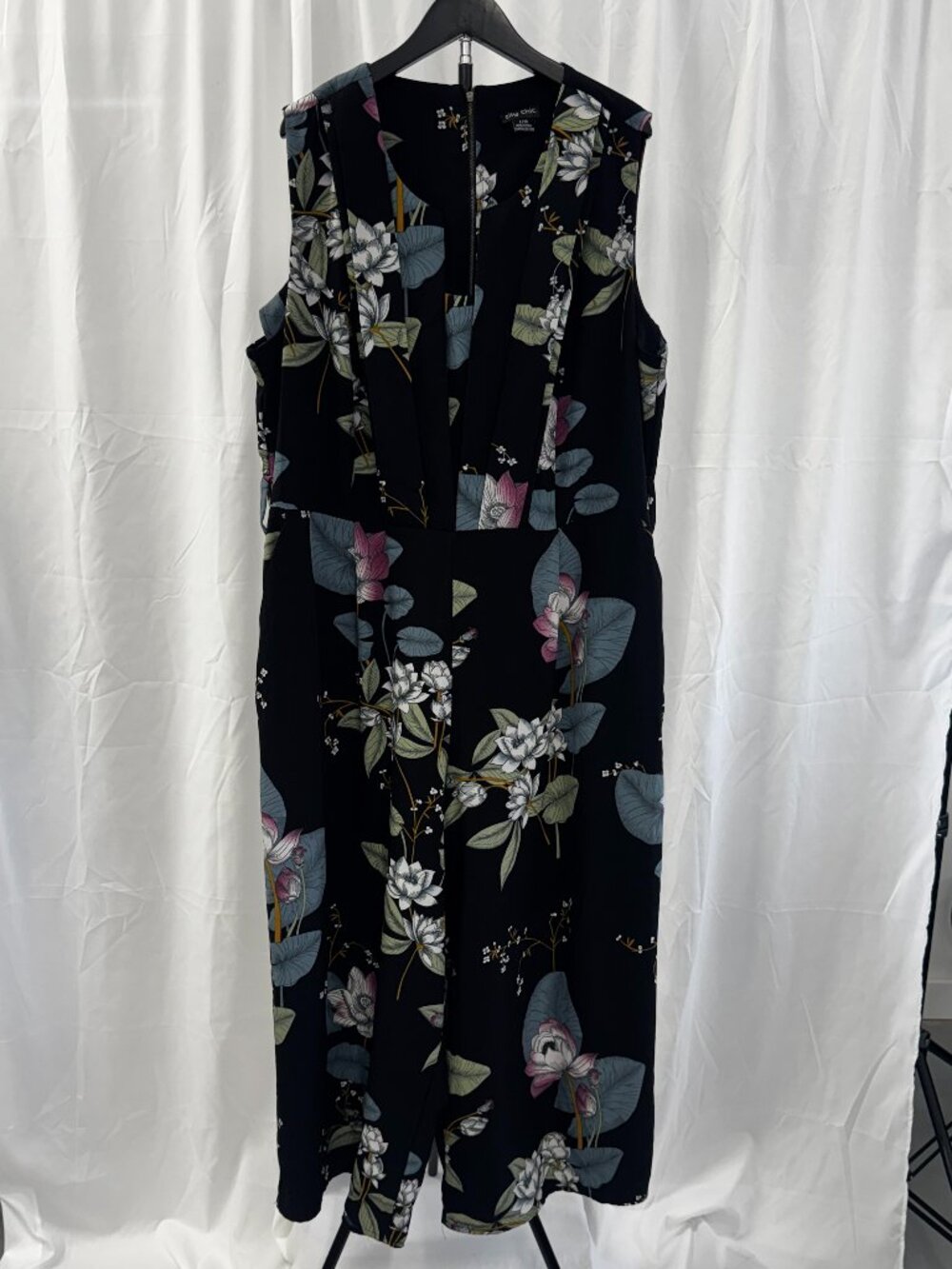 City Chic Trendy Bonsai Floral Wide Leg Sleeveless Cropped Jumpsuit Plus Sz 20 - Picture 6 of 15